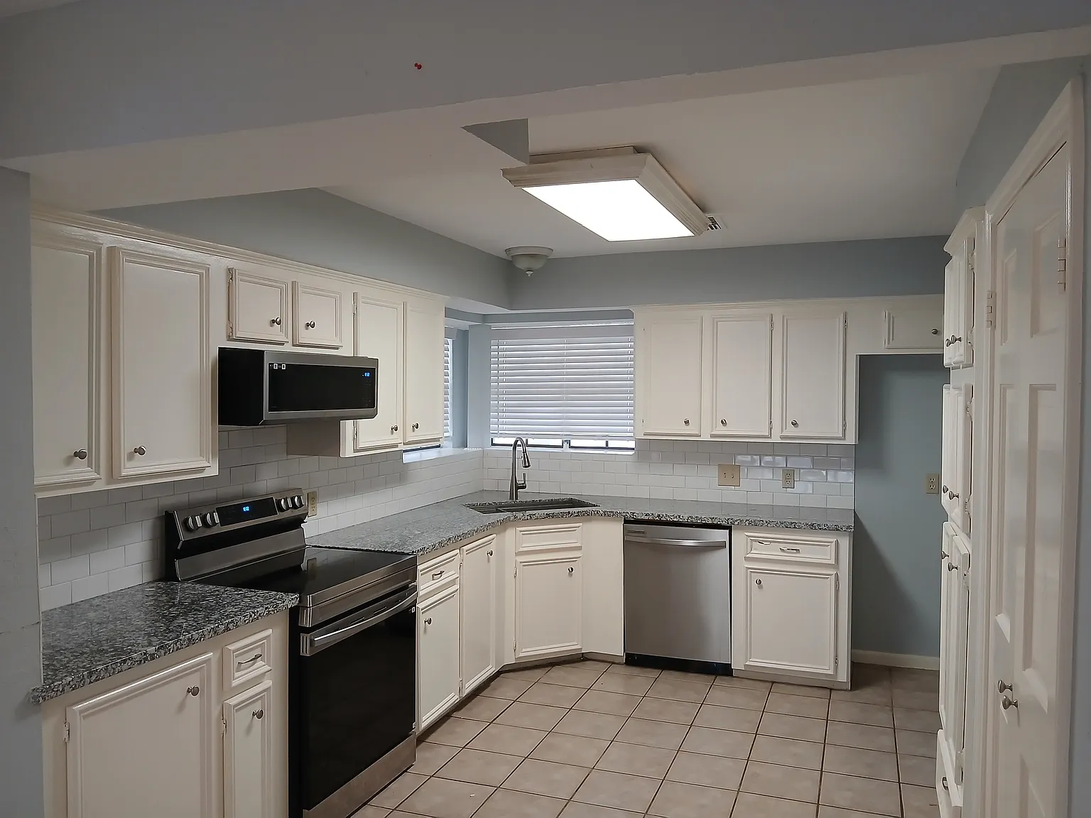 4 bed, 2964 sqft, $2,495 — Photo 3