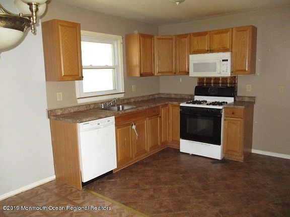 2nd image of 3100 Essex Street
