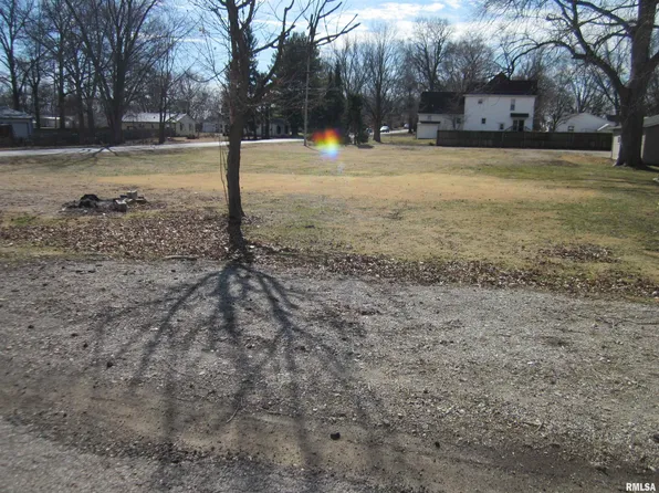 715 E High St, Mason City, IL 62664