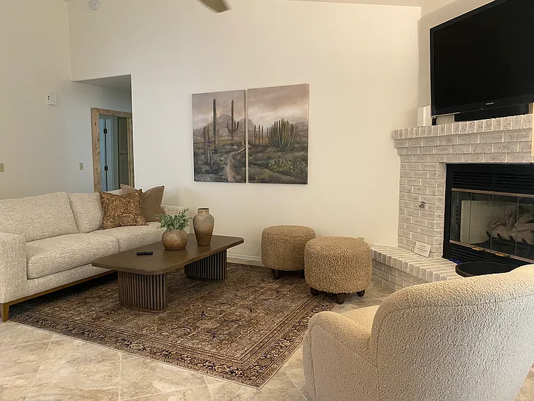 2460 W Catalpa Rd — Photo 10