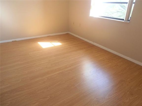 4th image of 1522 Whitehall Dr APT 403