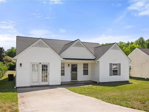 3687 Cheshire Woods Dr, Winston Salem, NC 27106