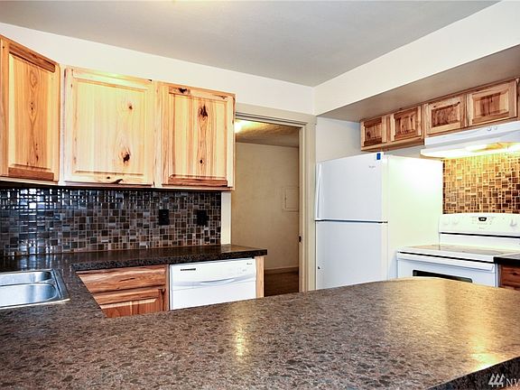 3rd image of 1809 McDougall Ave
