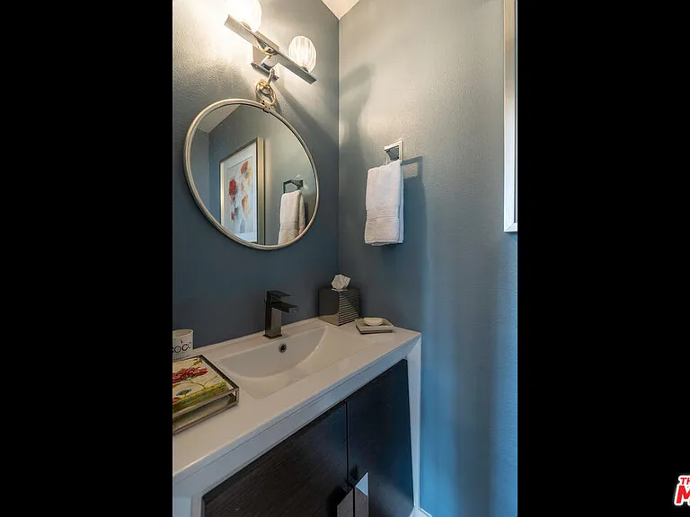 100 S Doheny Dr #518 — Photo 11