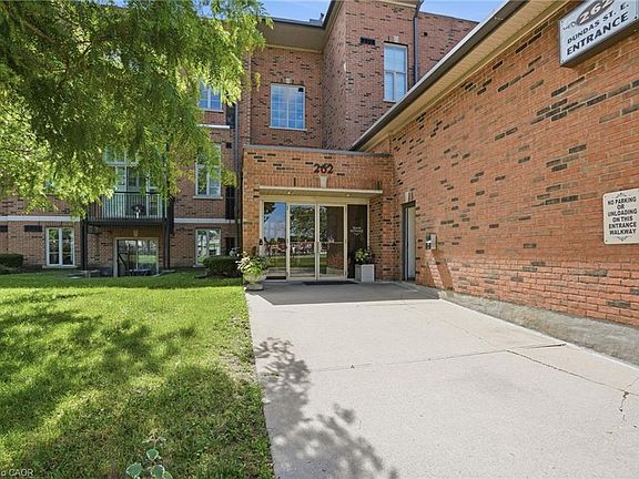 3rd image of 262 Dundas St E #219