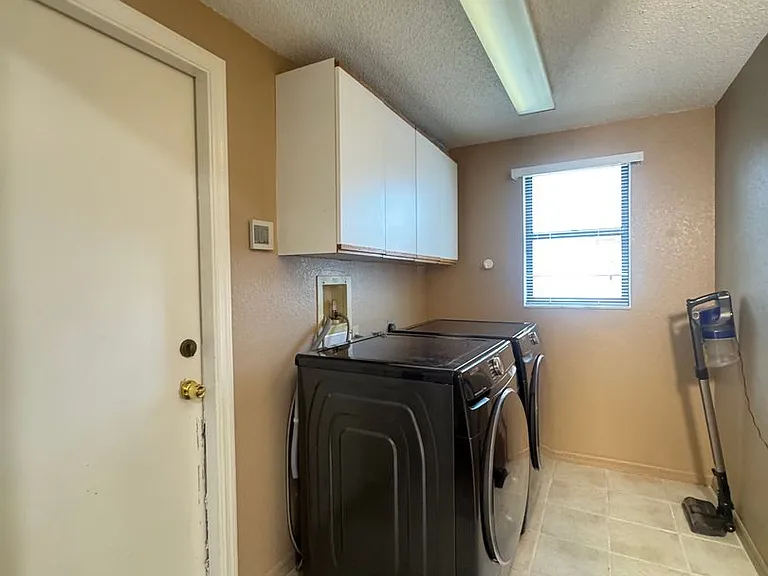 6077 Marella Dr — Photo 40