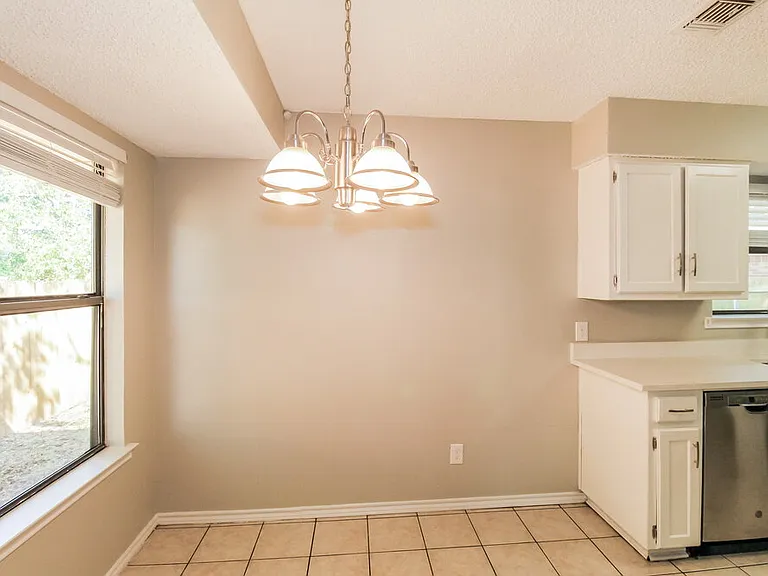 2800 Terry Ct — Photo 5