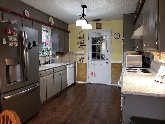 3rd image of 2213 Towne North Dr
