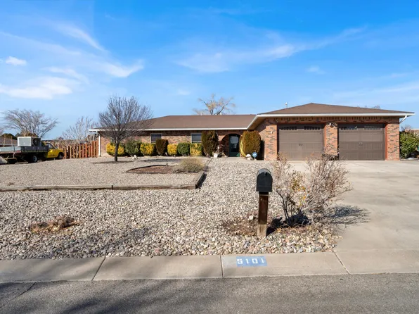 5101 Russell Dr NW, Albuquerque, NM 87114