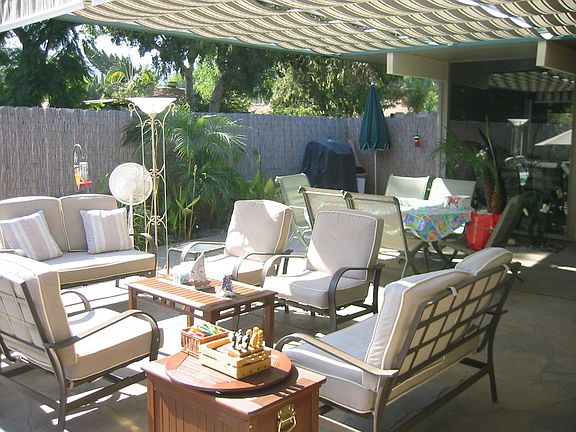 backyard patio dining