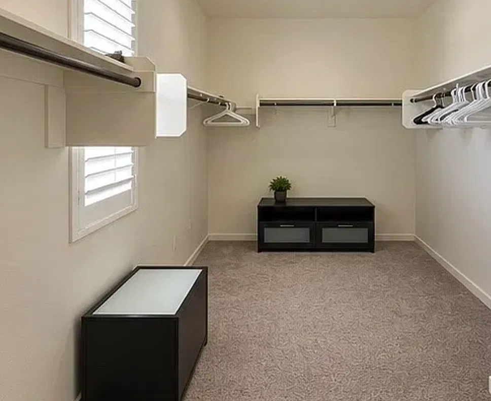 1 bed, 2700 sqft, $1,200 — Photo 3