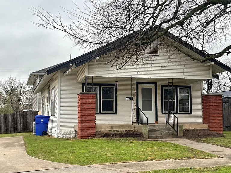 430 E Symmes St — Photo 1