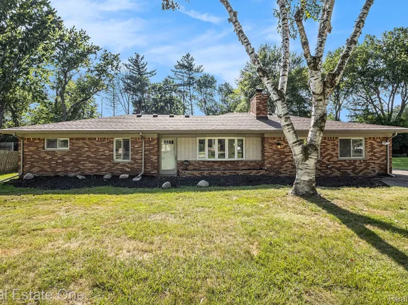 23325 Beech Rd, Southfield, MI 48033