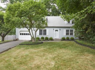28 Field Ave, Red Bank, NJ 07701