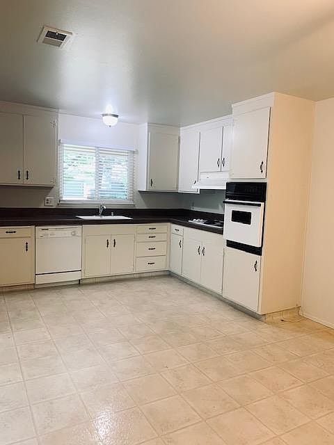 2nd image of 5692 Seifert Ave