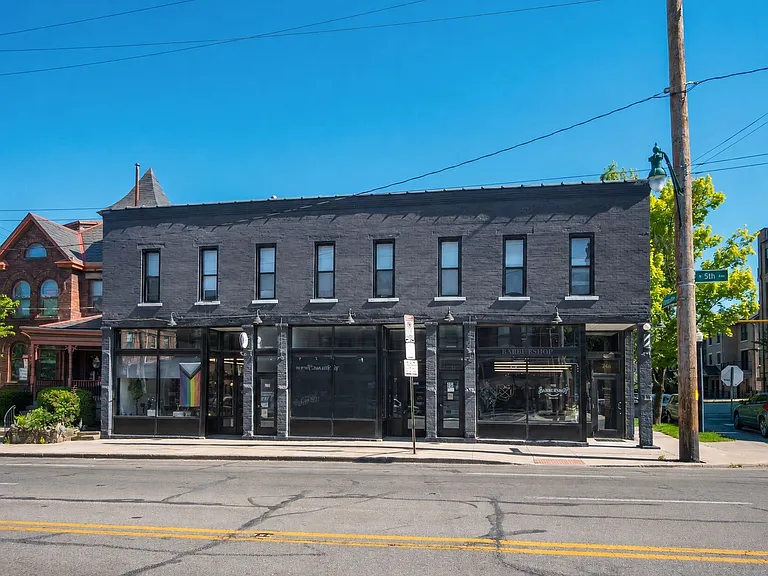 250 1/2 W 5th Ave #R — Photo 17