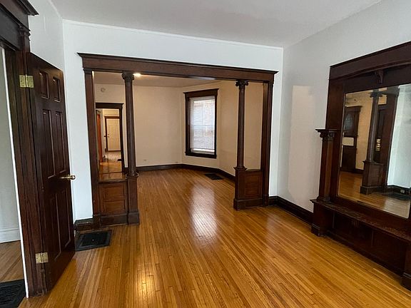 2nd image of 2842 W Shakespeare Ave #1