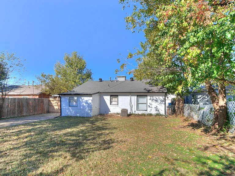 220 E Jacobs Dr — Photo 22