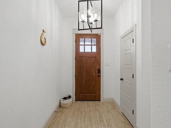 3rd image of 924 Rodgers Ave