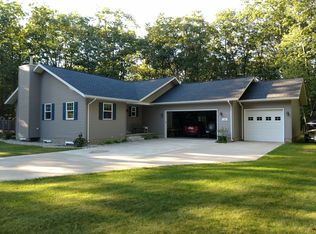 114 Mallard Ln, Gladstone, MI 49837