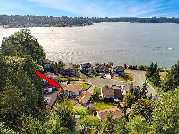 Located across the street from the lake in a cul de sac. Stunning lake views and a large yard.