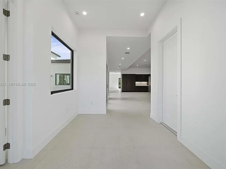 5718 Ashwood Cir W — Photo 14