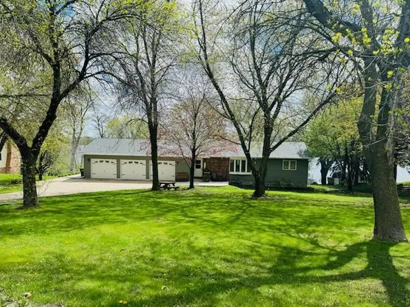 3721 8th St NE, Willmar, MN 56201