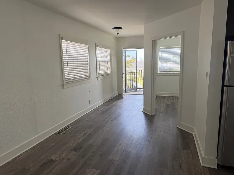1137 S Cabrillo Ave — Photo 3