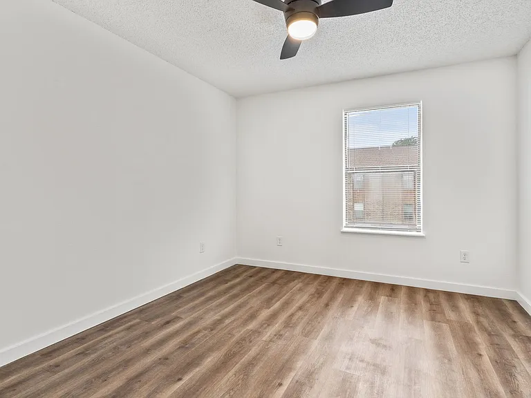 Southcreek Apartments — Photo 30