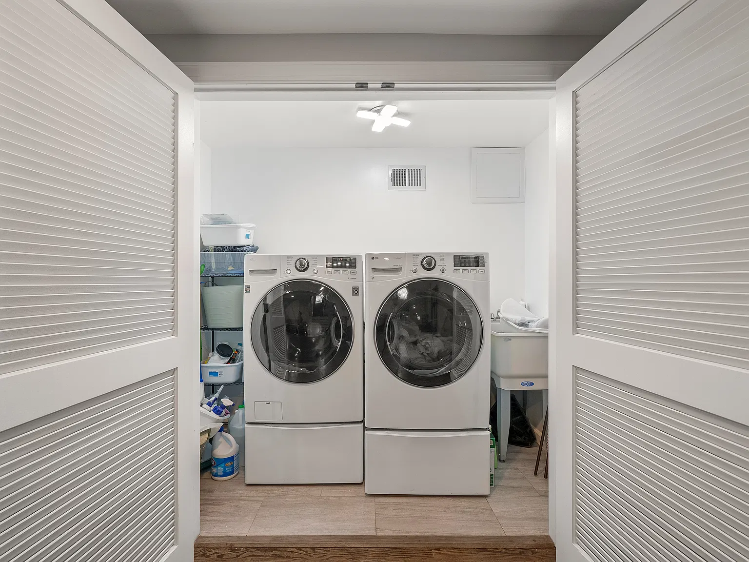 4 bed, 3316 sqft, $6,000 — Photo 4
