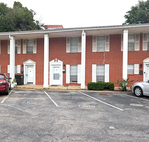 1305 Rebecca Ln Photo 1