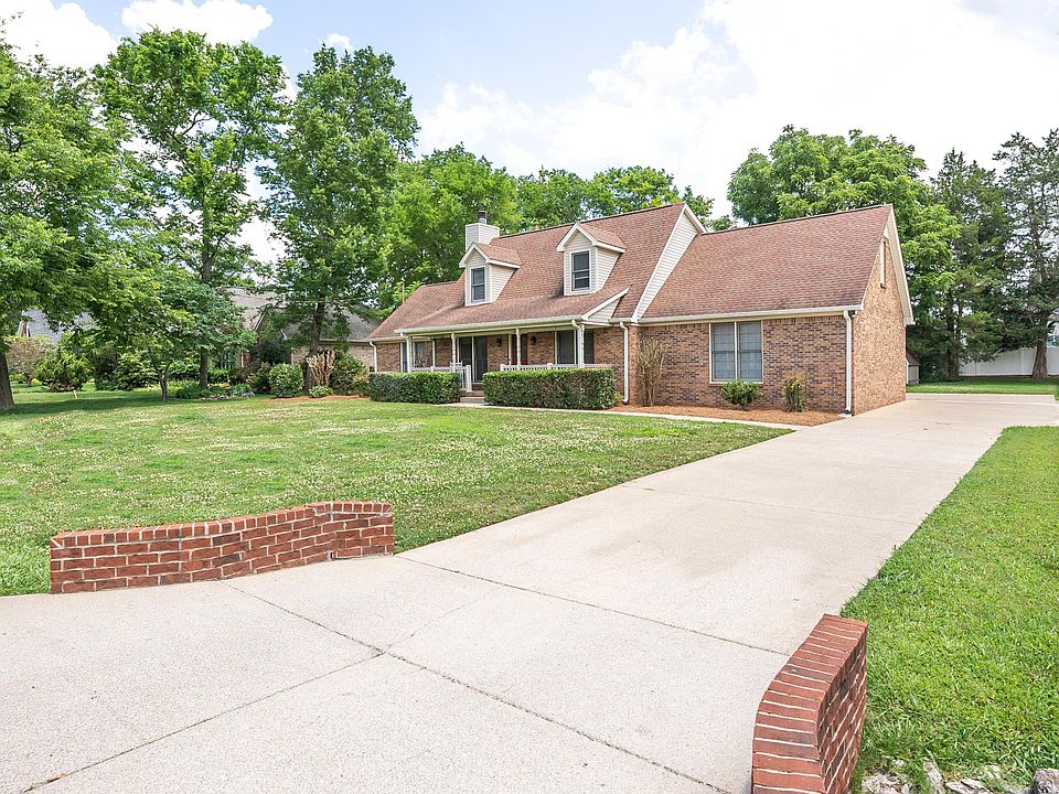 Cape Code Style home in Indian Springs neighborhood