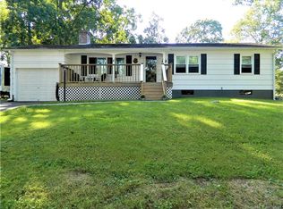 6 Oakdale Rd, Branford, CT 06405