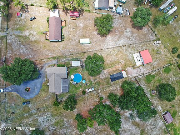 3rd image of 2442 QUARTERHORSE Trail