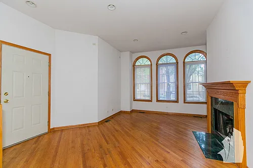 2732 N Wayne Ave #1 Photo 1