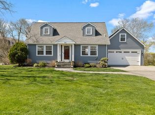 90 Honeyman Ave, Middletown, RI 02842