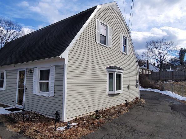 30 Grove Pl, Danbury, CT 06810