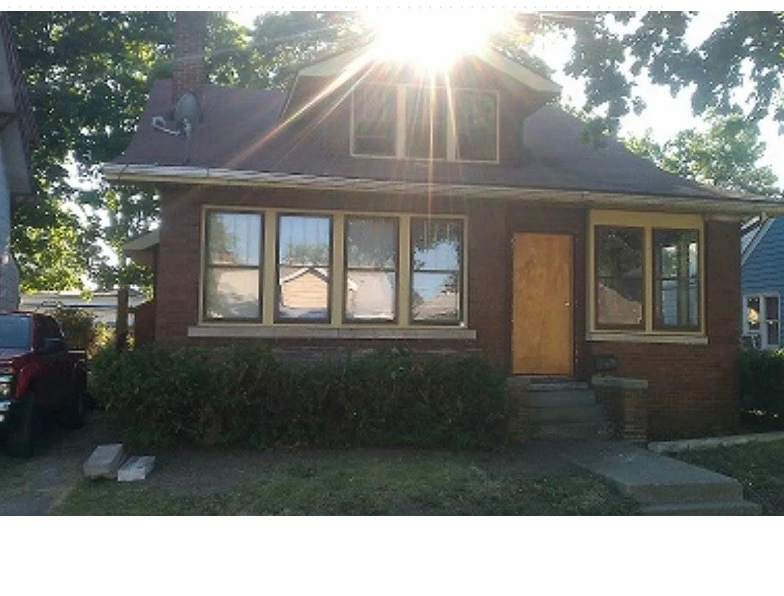 1013 N Brookfield St photo 1