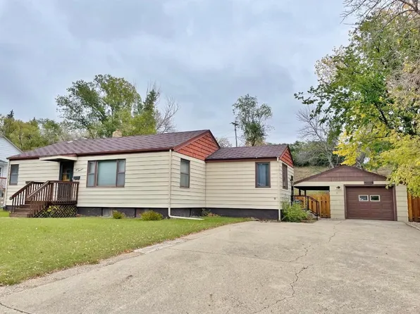 1200 3rd St NE, Minot, ND 58703