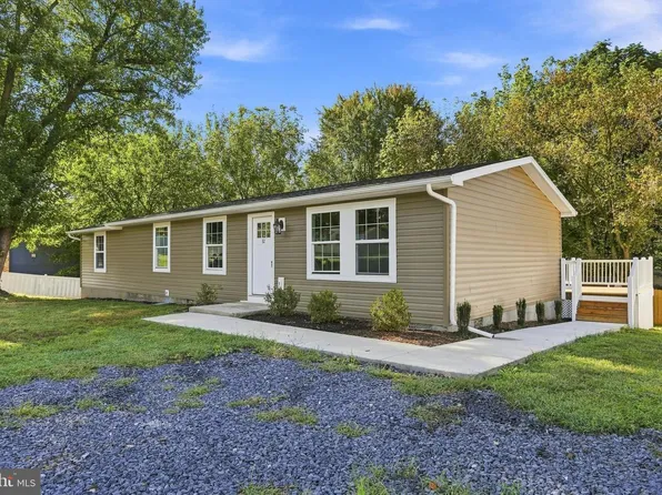 32 Anvil Rd, Kearneysville, WV 25430