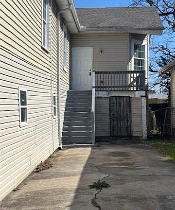 2nd image of 2115 Mandeville St
