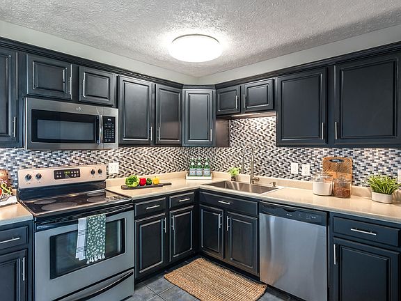 5th image of 2416 Saint Andrews Dr