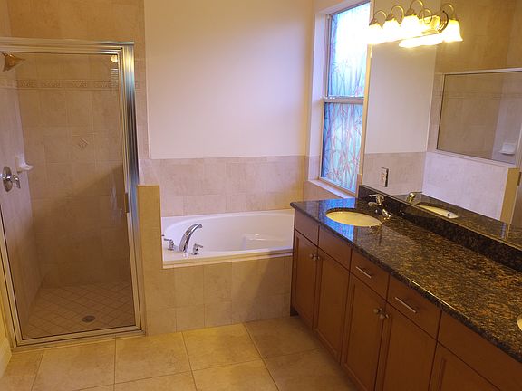 4th image of 5830 NW Cullom Cir