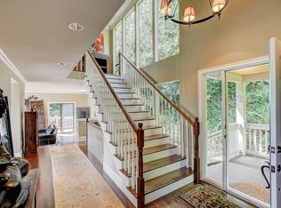 807 Hillside Dr E, Seattle, WA 98112