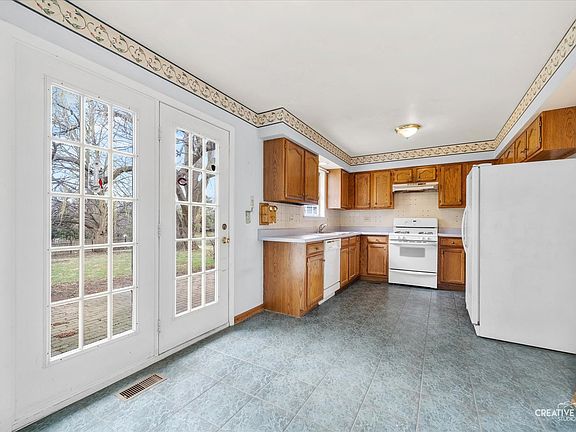 5th image of 778 Village Rd