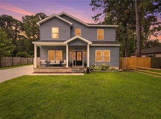 1853 S Streamline Dr, Virginia Beach, VA 23454