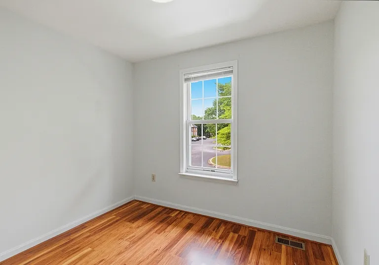 1033 Higgins Way #1 — Photo 11