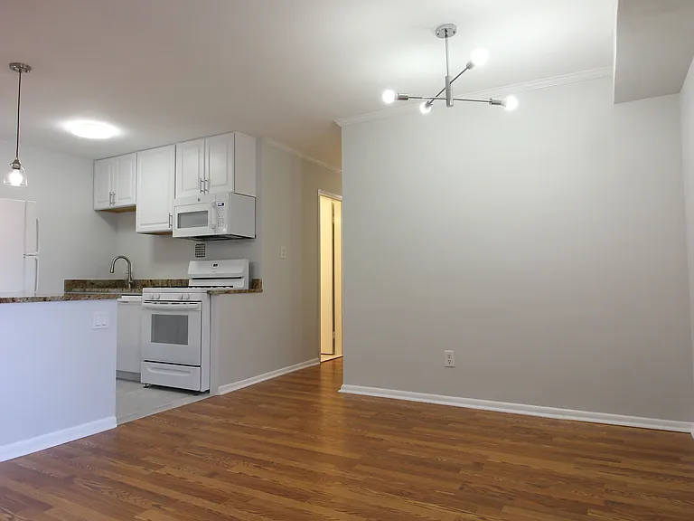 1931 N Cleveland St #306 — Photo 10