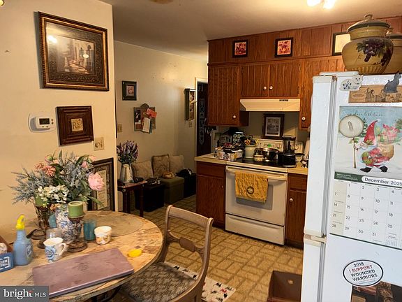 5th image of 110 Lynette Cir