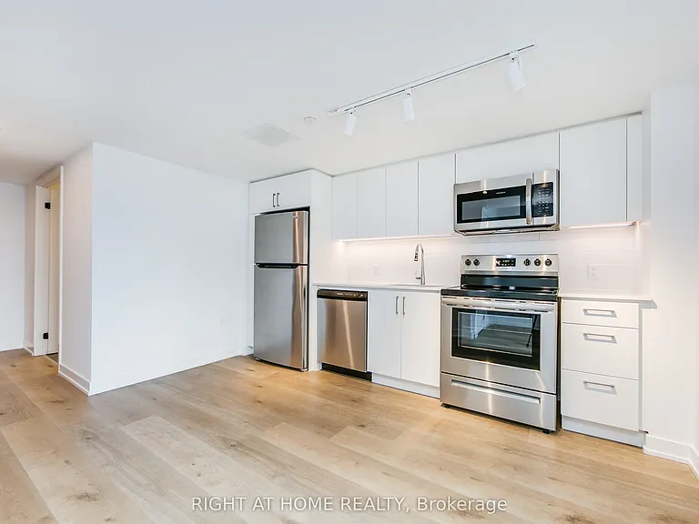 897 College St W #506 — Photo 15